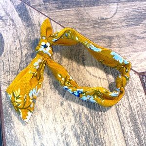 Color yellow , fits all types of hair